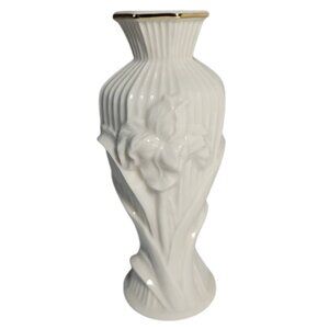 Vintage Lenox Giftware Ribbed Iris Pattern With Gold Line Trim Cream Bud Vase